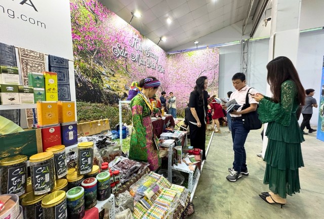 Các sản vật của bà con đồng bào dân tộc thiểu số ở Hà Giang hút khách. Ảnh: Hồng Hạnh. Các sản vật của bà con đồng bào dân tộc thiểu số ở Hà Giang hút khách. Ảnh: Hồng Hạnh.