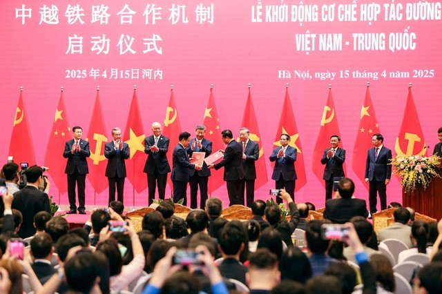 Lễ khởi động dự án “Hành trình đỏ: Nghiên cứu, học tập của thanh niên”. Ảnh: Đức Thanh Lễ khởi động dự án “Hành trình đỏ: Nghiên cứu, học tập của thanh niên”. Ảnh: Đức Thanh