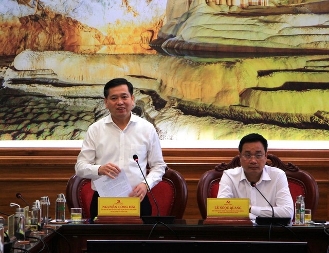 Bí thư Tỉnh ủy Quảng Trị Nguyễn Long Hải cho rằng 2 tỉnh Quảng Trị - Quảng Bình có nhiều nét tương đồng nhau, cùng chung khát vọng phát triển. Bí thư Tỉnh ủy Quảng Trị Nguyễn Long Hải cho rằng 2 tỉnh Quảng Trị - Quảng Bình có nhiều nét tương đồng nhau, cùng chung khát vọng phát triển.