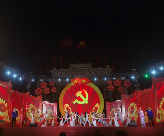 Chuỗi các chương trình biểu diễn nghệ thuật Kỷ niệm 70 năm Ngày giải phóng Hải Phòng sẽ diễn ra từ ngày 30/4/2025 đến ngày 1/6/2025 tại Quảng trường Nhà hát Thành phố. Chuỗi các chương trình biểu diễn nghệ thuật Kỷ niệm 70 năm Ngày giải phóng Hải Phòng sẽ diễn ra từ ngày 30/4/2025 đến ngày 1/6/2025 tại Quảng trường Nhà hát Thành phố.