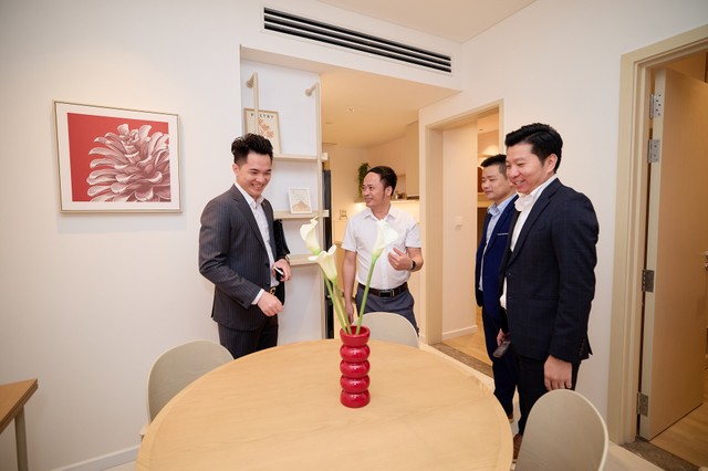 Những vị khách đầu tiên trải nghiệm căn hộ mẫu thuộc dự án Xanh Island (Ảnh: Ánh Dương) Những vị khách đầu tiên trải nghiệm căn hộ mẫu thuộc dự án Xanh Island (Ảnh: Ánh Dương)