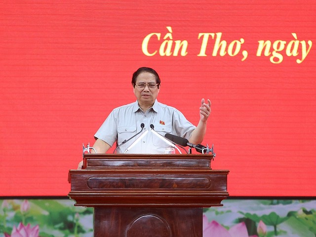 Thủ tướng yêu cầu cần làm nhiều hơn, tốt hơn, mạnh mẽ hơn, &quot;thần tốc hơn nữa, táo bạo hơn nữa&quot; theo tinh thần đại thắng mùa Xuân năm 1975 trong phát triển hạ tầng giao thông cho ĐBSCL. Ảnh: Trung Phạm