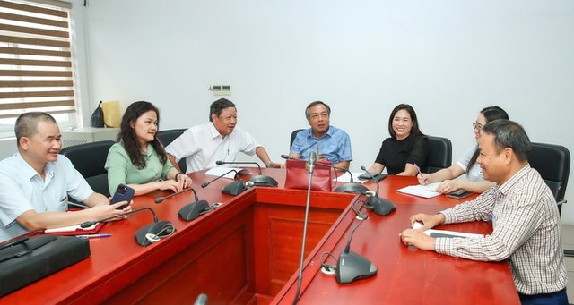 Các Tiểu ban Hội đồng chấm sơ khảo Giải Báo chí quốc gia lần thứ XIX họp, thống nhất cách thức chấm điểm và lịch chấm tập trung của Tiểu ban. Các Tiểu ban Hội đồng chấm sơ khảo Giải Báo chí quốc gia lần thứ XIX họp, thống nhất cách thức chấm điểm và lịch chấm tập trung của Tiểu ban.