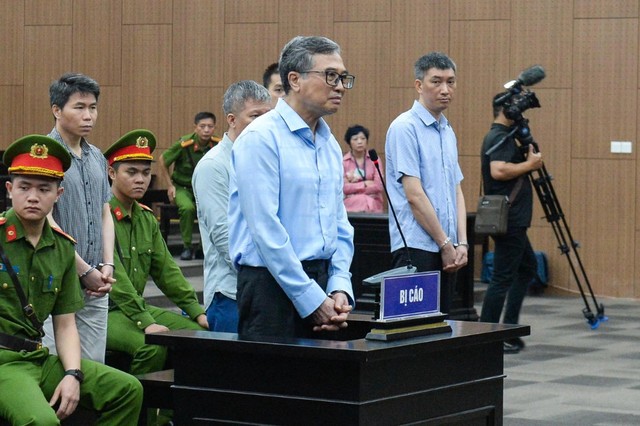 Cựu Thứ trưởng Bộ Công thương Hoàng Quốc Vượng tại phiên tòa sơ thẩm. Cựu Thứ trưởng Bộ Công thương Hoàng Quốc Vượng tại phiên tòa sơ thẩm.