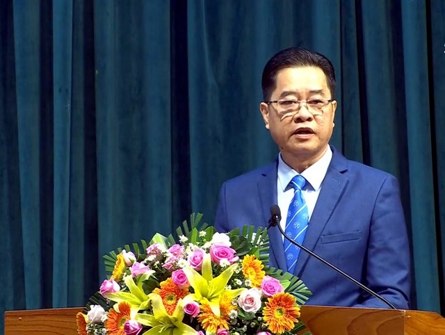 Ông Nguyễn Thành Hải, Giám đốc Sở Tài chính tỉnh Bình Định trình bày tờ trình về bố trí vốn ngân sách tỉnh tham gia Dự án Đầu tư xây dựng đường bộ cao tốc Quy Nhơn - Pleiku. Nguồn: BTV. Ông Nguyễn Thành Hải, Giám đốc Sở Tài chính tỉnh Bình Định trình bày tờ trình về bố trí vốn ngân sách tỉnh tham gia Dự án Đầu tư xây dựng đường bộ cao tốc Quy Nhơn - Pleiku. Nguồn: BTV.