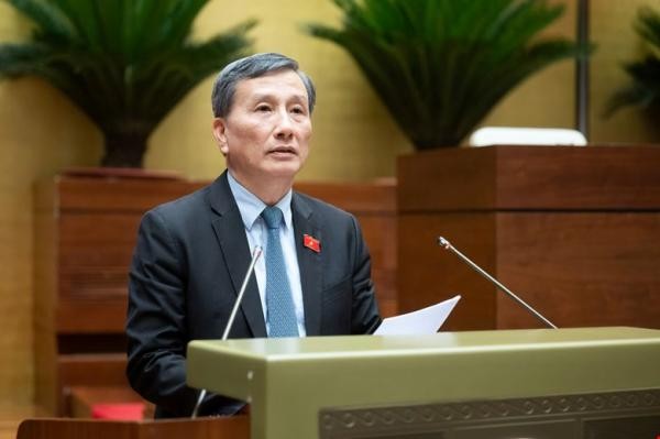 Chủ nhiệm Ủy ban Khoa học, Công nghệ và Môi trường Lê Quang Huy trình bày Báo cáo thẩm tra Chủ nhiệm Ủy ban Khoa học, Công nghệ và Môi trường Lê Quang Huy trình bày Báo cáo thẩm tra