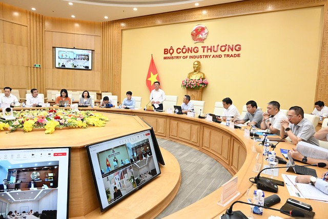 Bộ trưởng Công thương làm việc với các Tập đoàn, doanh nghiệp lớn như PVN, Petrolimex, PV Gas, EVN... Bộ trưởng Công thương làm việc với các Tập đoàn, doanh nghiệp lớn như PVN, Petrolimex, PV Gas, EVN...
