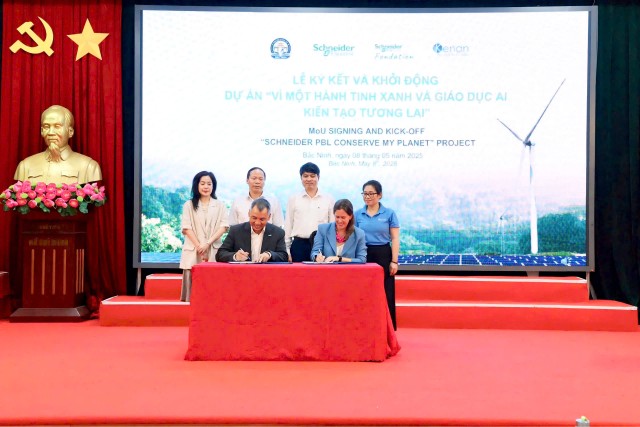 Đại diện Schneider Electric và Keno ký kết hợp tác Đại diện Schneider Electric và Keno ký kết hợp tác