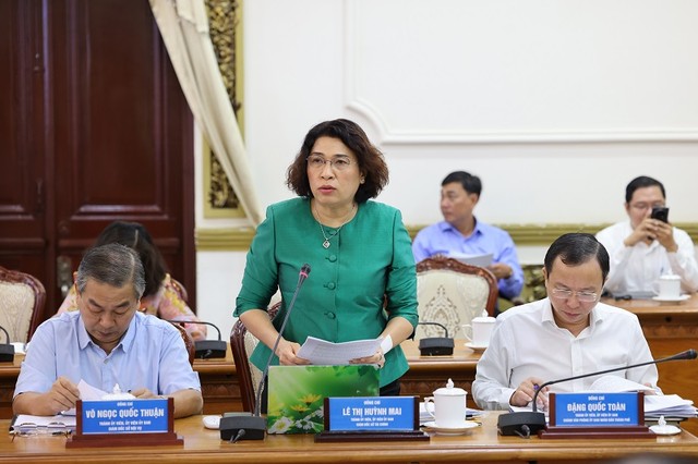 Bà Lê Thị Huỳnh Mai, Giám đốc Sở Tài chính TP.HCM phát biểu tại cuộc họp - Ảnh: TTBC