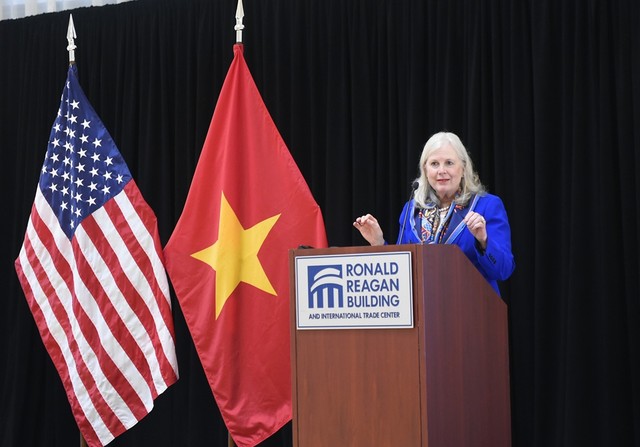 Bà Diane Farrell - Phó Thứ trưởng phụ trách Thương mại quốc tế Bộ Thương mại Hoa Kỳ cho biết, Hoa Kỳ là điểm đến hấp dẫn đối với nhà đầu tư nước ngoài.