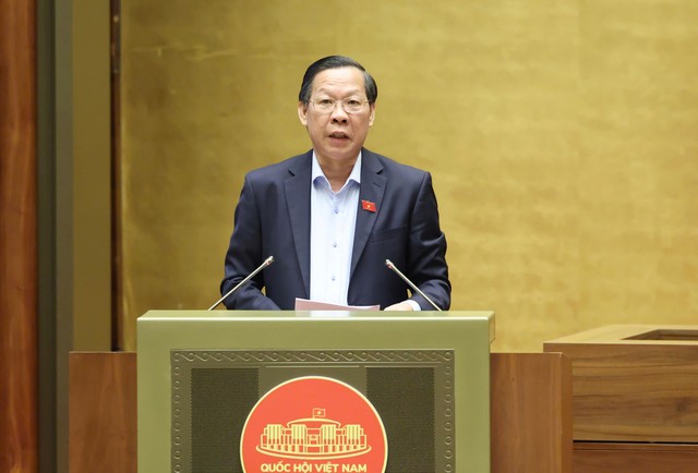 Chủ nhiệm Ủy ban Kinh tế và Tài chính Phan Văn Mãi trình bày báo cáo thẩm tra về dự thảo Nghị quyết của Quốc hội thay thế Nghị quyết số 35/2021/QH15 về thí điểm một số cơ chế, chính sách đặc thù phát triển thành phố Hải Phòng. Ảnh: Duy Linh Chủ nhiệm Ủy ban Kinh tế và Tài chính Phan Văn Mãi trình bày báo cáo thẩm tra về dự thảo Nghị quyết của Quốc hội thay thế Nghị quyết số 35/2021/QH15 về thí điểm một số cơ chế, chính sách đặc thù phát triển thành phố Hải Phòng. Ảnh: Duy Linh