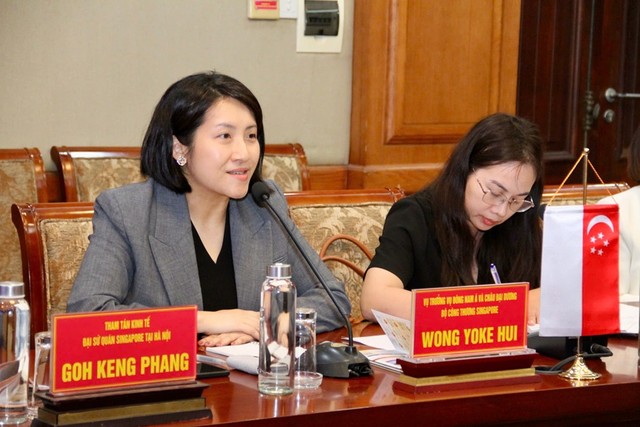Bà Wong Yoke Hui, Giám đốc Vụ Đông Nam Á và châu Đại Dương, Bộ Công Thương Singapore tin tưởng, hai bên sẽ tăng cường hợp tác. Bà Wong Yoke Hui, Giám đốc Vụ Đông Nam Á và châu Đại Dương, Bộ Công Thương Singapore tin tưởng, hai bên sẽ tăng cường hợp tác.