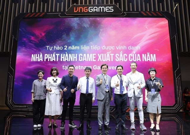 Ông Lê Quang Tự Do (thứ 3 từ trái sang) và các doanh nghiệp game tham gia GameVerse 2025. Ông Lê Quang Tự Do (thứ 3 từ trái sang) và các doanh nghiệp game tham gia GameVerse 2025.