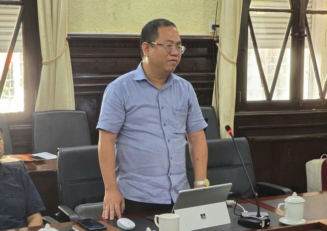 Đại diện cho đơn vị tổ chức sự kiện, ông Hoàng Quốc Việt, Chủ tịch HĐQT Công ty CP Vietsoftpro giới thiệu về chương trình Tour đêm Đại diện cho đơn vị tổ chức sự kiện, ông Hoàng Quốc Việt, Chủ tịch HĐQT Công ty CP Vietsoftpro giới thiệu về chương trình Tour đêm