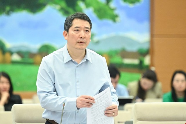 Thứ trưởng Bộ Tài chính Cao Anh Tuấn báo cáo giải trình. Thứ trưởng Bộ Tài chính Cao Anh Tuấn báo cáo giải trình.