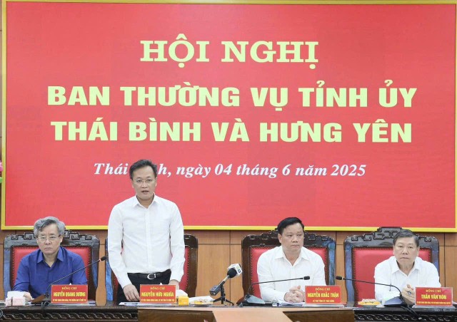 Ông Nguyễn Hữu Nghĩa, Ủy viên Trung ương Đảng, Bí thư Tỉnh ủy Hưng Yên phát biểu tại hội nghị. Ông Nguyễn Hữu Nghĩa, Ủy viên Trung ương Đảng, Bí thư Tỉnh ủy Hưng Yên phát biểu tại hội nghị.