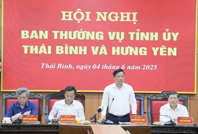 Ông Nguyễn Khắc Thận, Bí thư Tỉnh ủy Thái Bình phát biểu tại hội nghị. Ông Nguyễn Khắc Thận, Bí thư Tỉnh ủy Thái Bình phát biểu tại hội nghị.