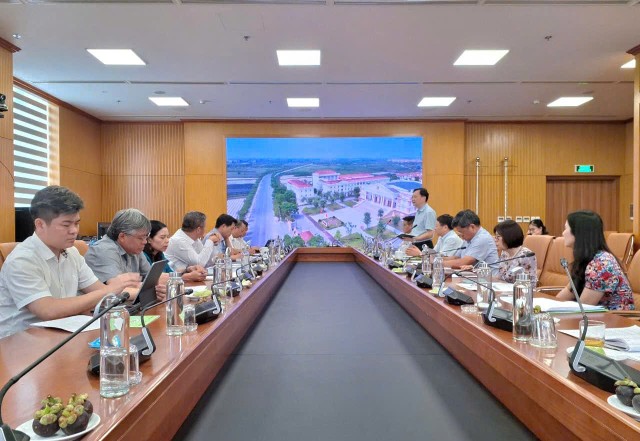 Phiên họp đánh giá, thống nhất bỏ phiếu đề nghị Thủ tướng Chính phủ ban hành quyết định công nhận Thành phố Hà Nội hoàn thành nhiệm vụ xây dựng nông thôn mới cấp thành phố năm 2024.