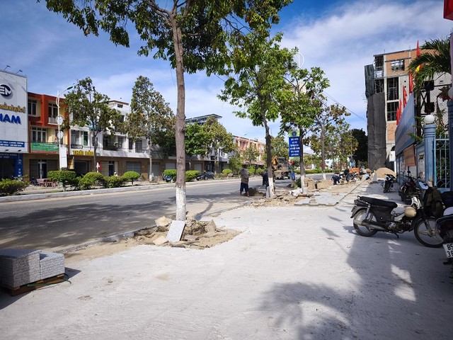 Thi công Dự án Cải tạo vỉa hè đường 16 tháng 4 và các trục đường trung tâm thành phố Phan Rang - Tháp Chàm. Thi công Dự án Cải tạo vỉa hè đường 16 tháng 4 và các trục đường trung tâm thành phố Phan Rang - Tháp Chàm.