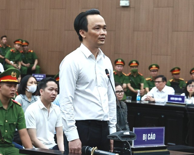 Cựu Chủ tịch HĐQT Tập đoàn FLC Trịnh Văn Quyết tại phiên tòa sơ thẩm. Cựu Chủ tịch HĐQT Tập đoàn FLC Trịnh Văn Quyết tại phiên tòa sơ thẩm.