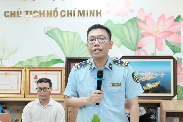 Ông Nguyễn Quang Huy, Phó chi cục trưởng Chi cục Quản lý thị trường TP.HCM chia sẻ tại họp báo. Ông Nguyễn Quang Huy, Phó chi cục trưởng Chi cục Quản lý thị trường TP.HCM chia sẻ tại họp báo.