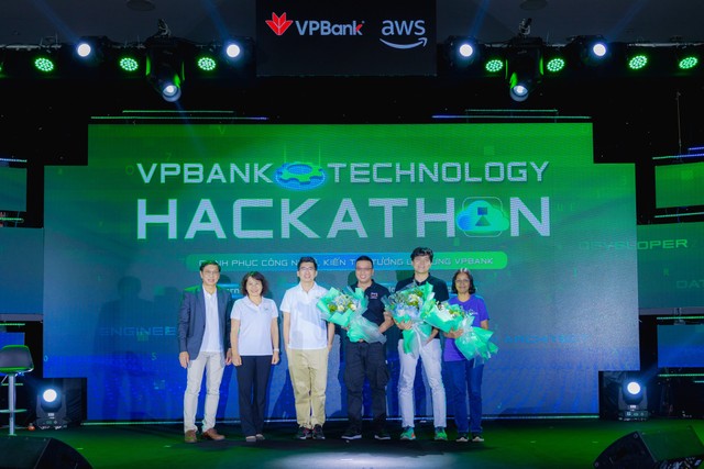VPBank Technology Hackathon 2024, là một trong nhiều sân chơi công nghệ, sáng tạo được VPBank tổ chức để thu hút tài năng công nghệ trẻ VPBank Technology Hackathon 2024, là một trong nhiều sân chơi công nghệ, sáng tạo được VPBank tổ chức để thu hút tài năng công nghệ trẻ