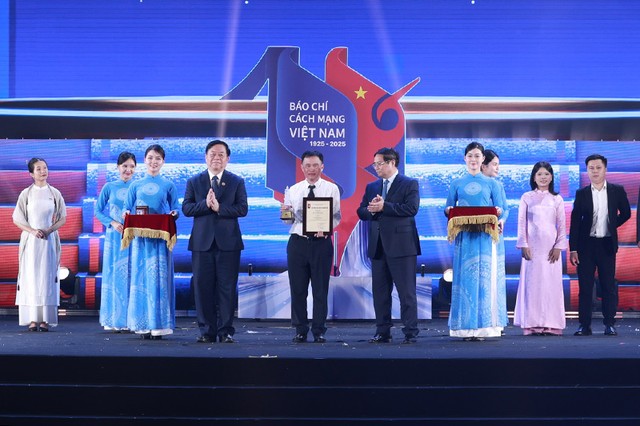 Nhà báo Phạm Anh Minh nhận Giải A - Giải Báo chí quốc gia lần thứ XIX - năm 2024.