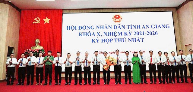 Thành viên UBND tỉnh An Giang ra mắt.