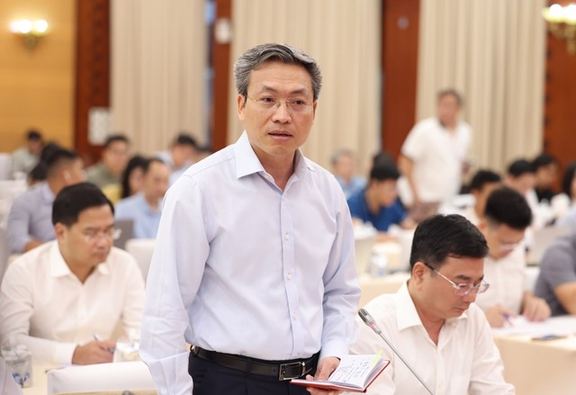 Thiếu tướng Nguyễn Quốc Toản cung cấp thông tin về kết quả điều tra các đường dây sản xuất, tiêu thụ thực phẩm giả. (Ảnh: VGP). Thiếu tướng Nguyễn Quốc Toản cung cấp thông tin về kết quả điều tra các đường dây sản xuất, tiêu thụ thực phẩm giả. (Ảnh: VGP).