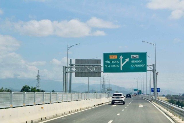 Một đoạn cao tốc Vân Phong - Nha Trang.