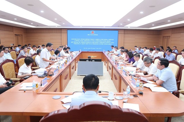 Các đơn vị chuyên môn báo cáo tại hội nghị. Ảnh: Đức Minh