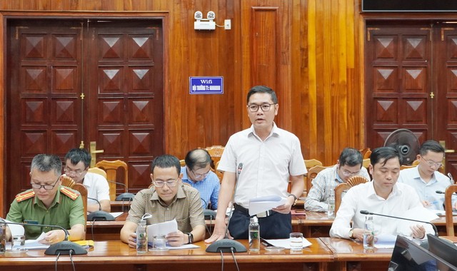 Ông Nguyễn Việt Vương, Giám đốc BQL Dự án BIIG2- Sở Tài chính Quảng Trị báo cáo tiến độ các công trình đang triển khai Ông Nguyễn Việt Vương, Giám đốc BQL Dự án BIIG2- Sở Tài chính Quảng Trị báo cáo tiến độ các công trình đang triển khai