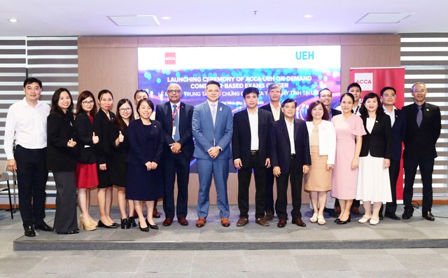 Lễ khai trương Trung tâm thi chứng chỉ ACCA trên máy tính tại UEH. Ảnh: ACCA Việt Nam
