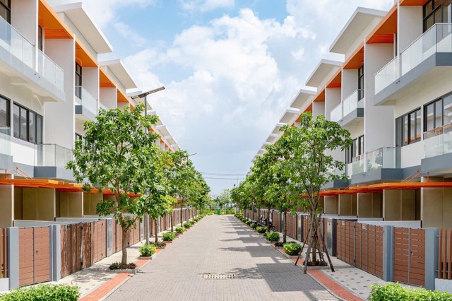 Gạch tự chèn - vật liệu chuyên dụng trong công trình sân bay Changi, quảng trường Berlin - được lát đường nội khu dự án Elite Life Gạch tự chèn - vật liệu chuyên dụng trong công trình sân bay Changi, quảng trường Berlin - được lát đường nội khu dự án Elite Life