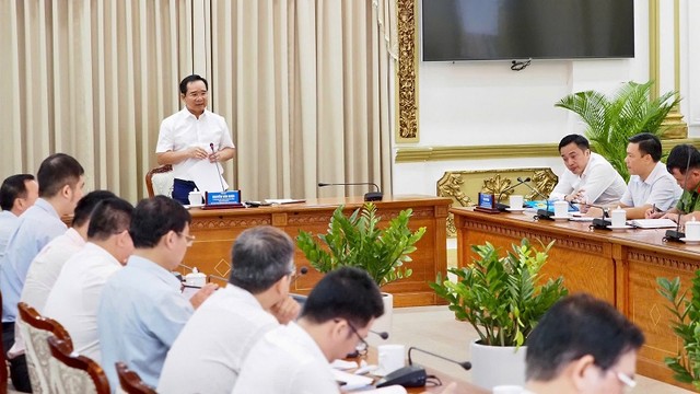 Chủ tịch UBND TP.HCM Nguyễn Văn Được yêu cầu các sở, ngành tháo gỡ xong thủ tục cho Dự án chống ngập 10.000 tỷ đồng trong tháng 10/2025 - Ảnh: H.Q