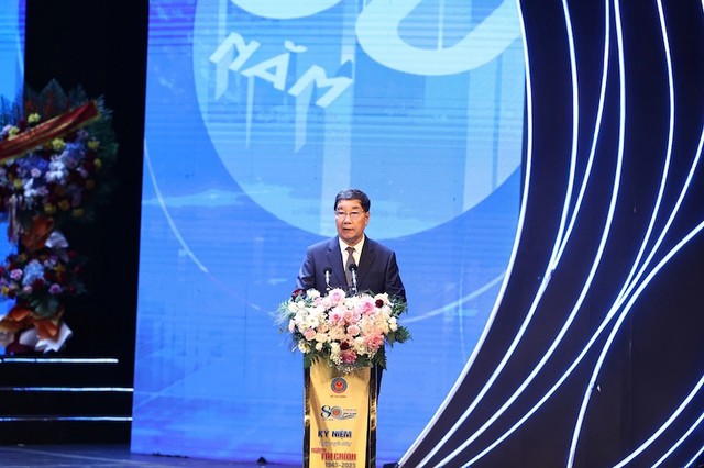 Đồng chí Trần Văn Tá - Trưởng ban liên lạc hưu trí, nguyên Thứ trưởng Bộ Tài chính chia sẻ tại buổi lễ