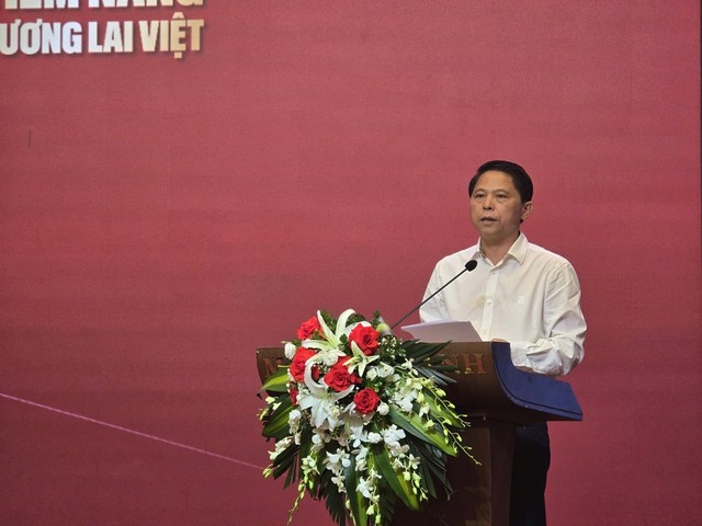 Ông Nguyễn Tiến Long, Phó chủ tịch Hội Doanh nhân trẻ Việt Nam phát biểu. Ảnh: Thanh Sơn