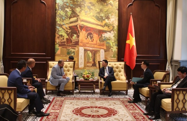 Bộ trưởng Bộ Khoa học và Công nghệ Nguyễn Mạnh Hùng tiếp ông Cristiano Amon, Chủ tịch kiêm Tổng Giám đốc điều hành Tập đoàn Qualcomm và đoàn công tác đến thăm, làm việc tại Việt Nam.