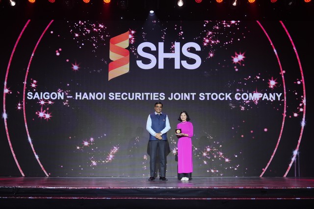 Năm thứ 2 liên tiếp SHS giành giải “Doanh nghiệp quan tâm đãi ngộ nhân viên tốt nhất” Năm thứ 2 liên tiếp SHS giành giải “Doanh nghiệp quan tâm đãi ngộ nhân viên tốt nhất”