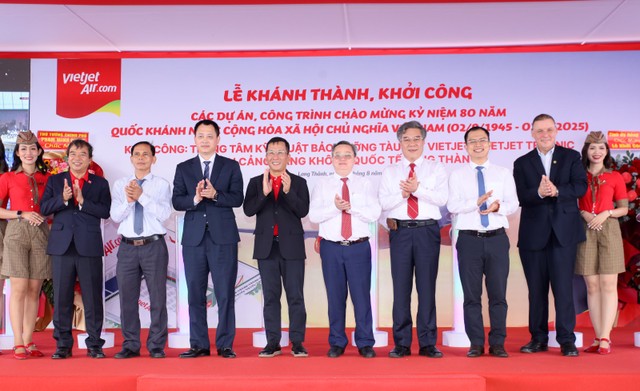 Lãnh đạo Cục Hàng không Việt Nam, tỉnh Đồng Nai và Vietjet thực hiện nghi thức khởi công dự án hangar số 3 và số 4 của Vietjet tại Cảng hàng không quốc tế Long Thành Lãnh đạo Cục Hàng không Việt Nam, tỉnh Đồng Nai và Vietjet thực hiện nghi thức khởi công dự án hangar số 3 và số 4 của Vietjet tại Cảng hàng không quốc tế Long Thành