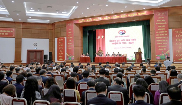 Toàn cảnh phiên họp trù bị. Ảnh: Mạnh Tuấn