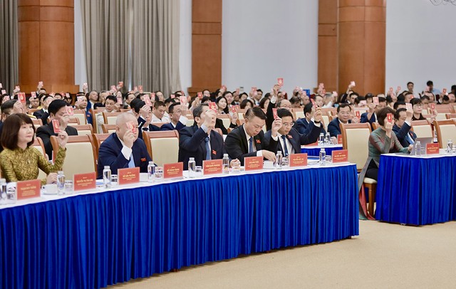 Các đại biểu tham gia biểu quyết tại phiên trù bị. Ảnh: Mạnh Tuấn