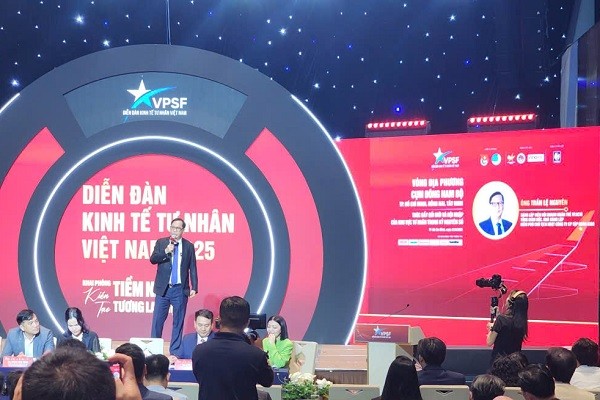 Ông Trần Lệ Nguyên - Phó Chủ tịch HĐQT Công ty CP Tập đoàn KIDO (sáng lập viên Hội Doanh nhân trẻ TP.HCM) chia sẻ tại Diễn đàn.