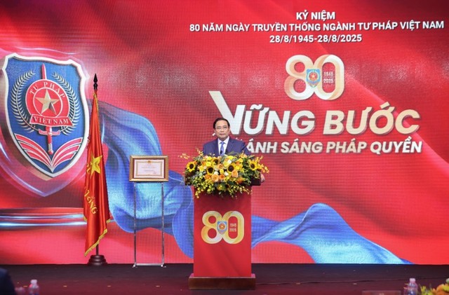 Thủ tướng Phạm Minh Chính dự lễ Kỷ niệm 80 năm ngày truyền thống ngành Tư pháp (28/8/1945 - 28/8/2025) và Đại hội thi đua yêu nước ngành Tư pháp lần thứ VI. Ảnh: VGP/Nhật Bắc.