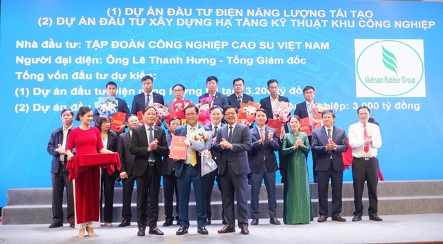 Tập đoàn Công nghiệp Cao su Việt Nam nhận bản ghi nhớ dự án điện năng lượng tái tạo (3.200 tỷ đồng); dự án xây dựng và kinh doanh hạ tầng kỹ thuật khu công nghiệp (3.000 tỷ đồng) và dự án nông nghiệp ứng dụng công nghệ cao (475 tỷ đồng).