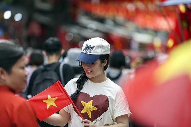 Nhưng với nhiều người, việc được hoà chung bầu không khí của ngày lễ lớn đã là một vinh dự, nên không quá băn khoăn với việc có vị trí đẹp hay không.