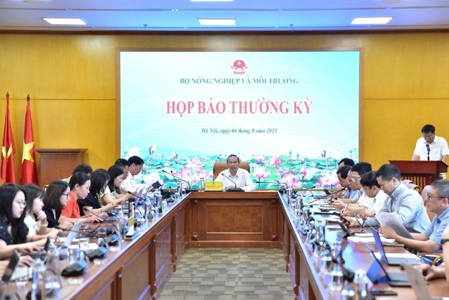 Toàn cảnh cuộc họp báo thường kỳ sáng ngày 4/9.