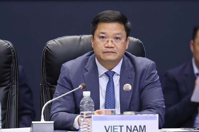 Thứ trưởng Bộ Tài chính Nguyễn Đức Tâm dẫn đầu đoàn Việt Nam tham gia.