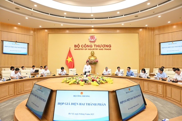 Bộ trưởng Bộ Công thương quyết định trước mắt áp dụng cho nhóm khách hàng có sản lượng sử dụng điện lớn, bắt đầu từ 1/1/2026. Bộ trưởng Bộ Công thương quyết định trước mắt áp dụng cho nhóm khách hàng có sản lượng sử dụng điện lớn, bắt đầu từ 1/1/2026.