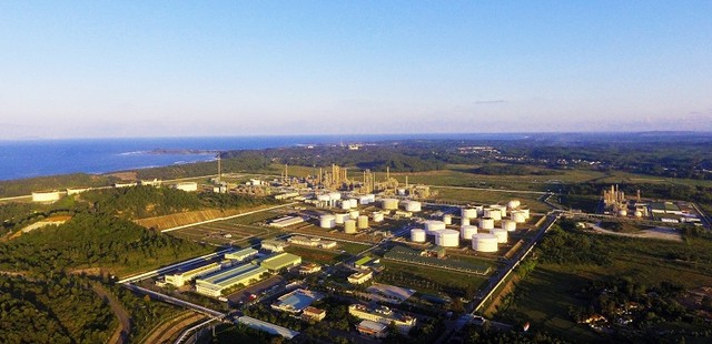 Quảng Ngãi tiếp tục phát triển mạnh công nghiệp lọc hoá dầu, luyện kim, cơ khí và công nghiệp hỗ trợ. Quảng Ngãi tiếp tục phát triển mạnh công nghiệp lọc hoá dầu, luyện kim, cơ khí và công nghiệp hỗ trợ.